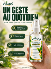 Flacon d’huile VESSQA 100 ml tenu dans une main
